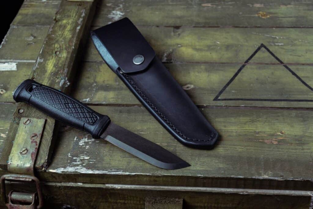 survival gear knife